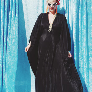 Plissé Black light weight standard V-neck Kaftan