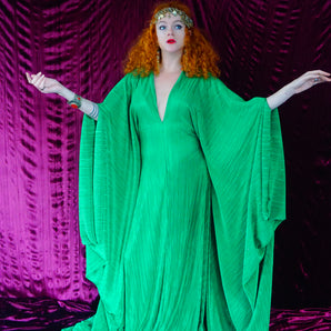 Green Plissè V-neck Kaftan Gown