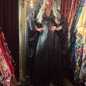 XMAS 25 OFF THE RAILS - matte grey-black hexagon sequin v-neck