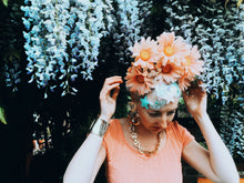 Load image into Gallery viewer, 60s pink Daisies flower crown
