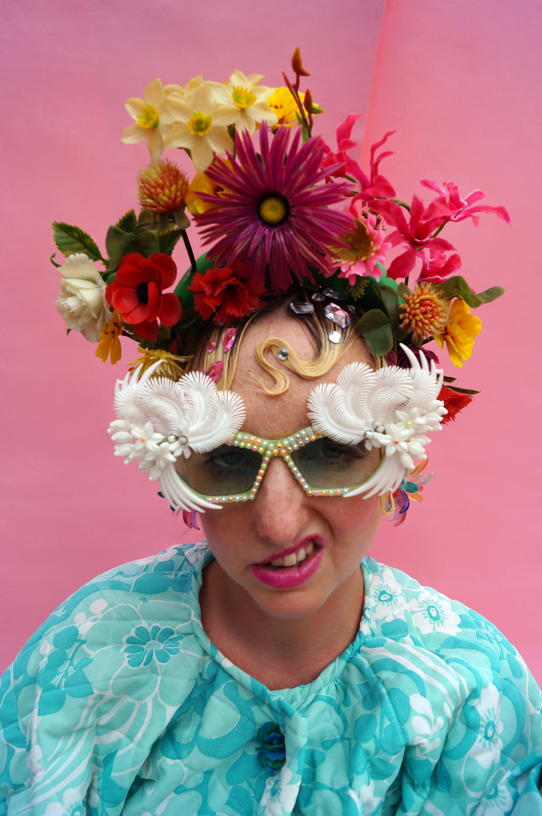 MEGA OTT - Feather and jewel encrusted pointy Dame Edna Glasses