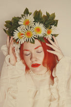 Load image into Gallery viewer, Vintage White Daisy May Day May queen flower crown
