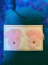 Load image into Gallery viewer, Copy of vintage 50s earrings - pink
