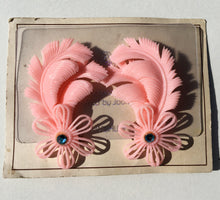 Load image into Gallery viewer, Deadstock 50s Vintage Plastic Baby Pink Feather Diamanté Clip on Earrings
