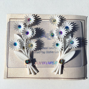 50s Vintage Plastic White Flower iridescent Gem Diamanté Clip on Earrings