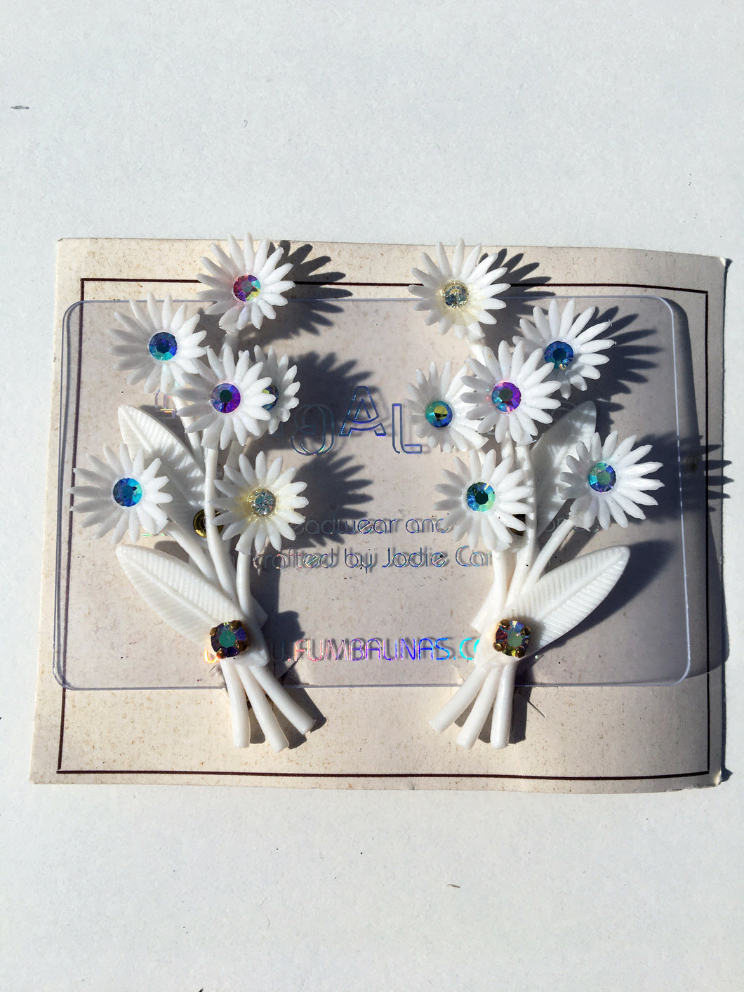 50s Vintage Plastic White Flower iridescent Gem Diamanté Clip on Earrings
