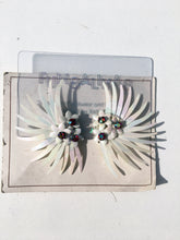 Load image into Gallery viewer, Deadstock 50s Vintage Plastic White Iridescent flower Rhinestone Clip on Earrings
