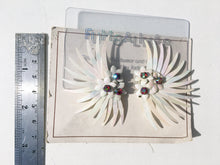 Load image into Gallery viewer, Deadstock 50s Vintage Plastic White Iridescent flower Rhinestone Clip on Earrings
