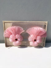 Load image into Gallery viewer, Deadstock 50s Vintage Plastic Pink Feather Earrings
