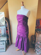 Load image into Gallery viewer, vintage john charles dress..size UK 10/12..purple..evening dress
