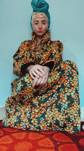 Load image into Gallery viewer, 70s Patterned Quilted Housecoat Large UK 10-18
