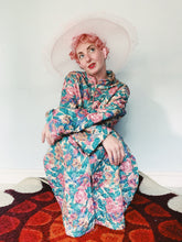 Load image into Gallery viewer, Vintage 80S Floral print oversized Housecoat - Size Large
