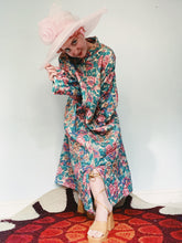 Load image into Gallery viewer, Vintage 80S Floral print oversized Housecoat - Size Large
