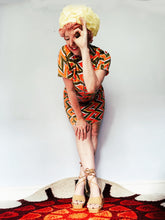 Load image into Gallery viewer, INCREDIBLE 60s Towelling print Dress - zig zag striped size small 8 UK
