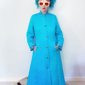 70s BRIGHT blue quilted housecoat with floral trim