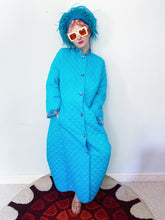 Load image into Gallery viewer, 70s BRIGHT blue quilted housecoat with floral trim
