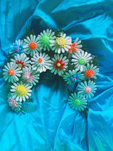 Load image into Gallery viewer, Ditszy Daisy 60s Flower Power Headdress
