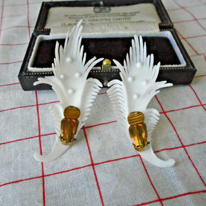 Deadstock 50s Vintage Plastic White Flower Clip on Earrings