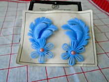 Load image into Gallery viewer, Deadstock 50s Vintage Plastic Blue Feather Flower Earrings

